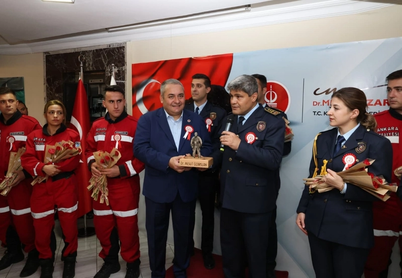 İtfaiyeciler Haftası’nda huzurevi sakinlerine anlamlı ziyaret