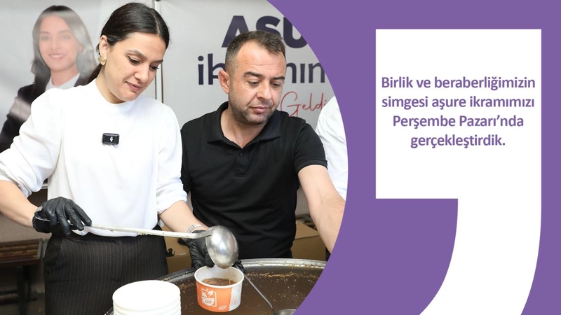 Birlik ve beraberliğimizin simgesi aşure ikramımızı Perşembe Pazarı’nda gerçekleştirdik.