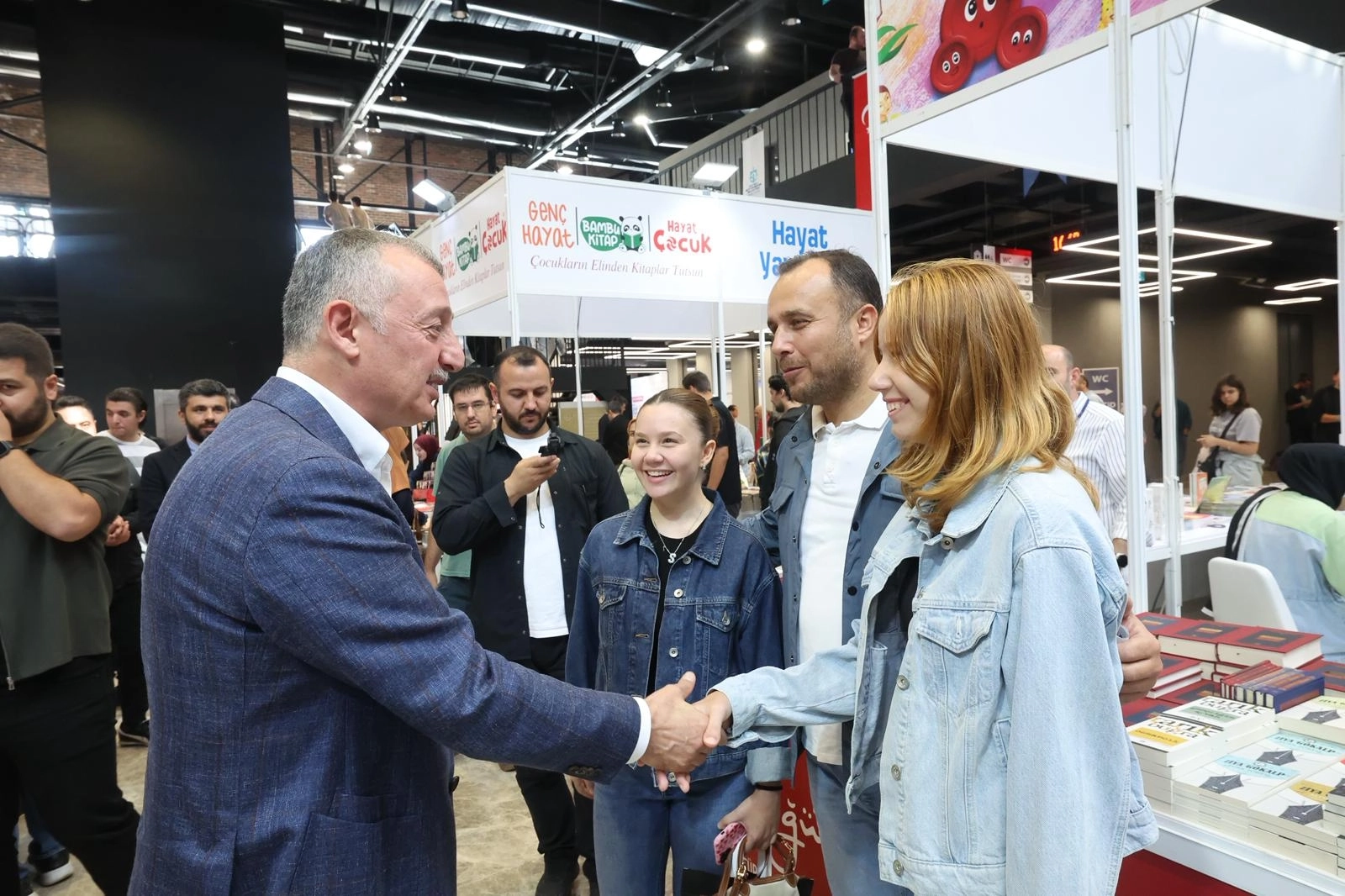 Başkan Büyükakın’dan Kitap Fuarı’na destek