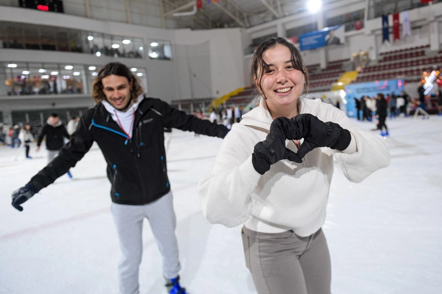 İzmir’in buz pisti yeni döneme hazır