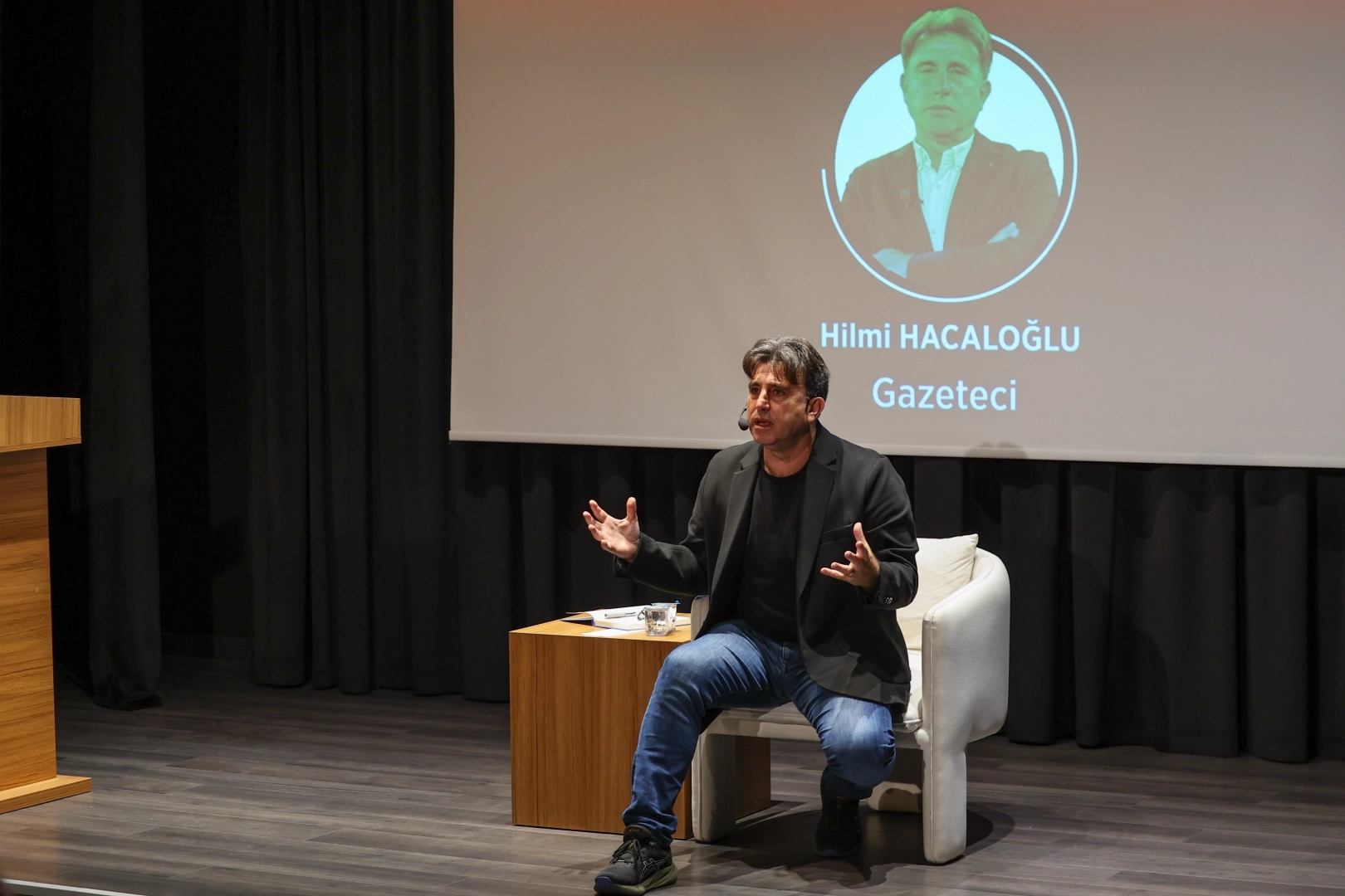 İstanbul Maltepe’de “Kent Söyleşileri”nin konuğu Hilmi Hacaloğlu oldu