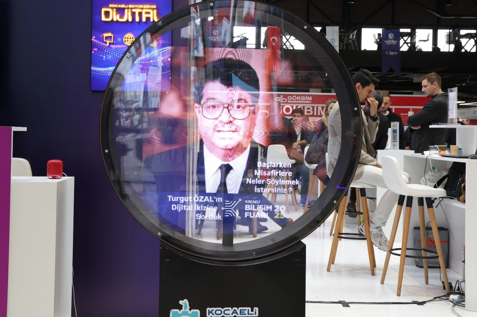 Turgut Özal hologram yöntemiyle Kocaeli Bilişim Fuarı