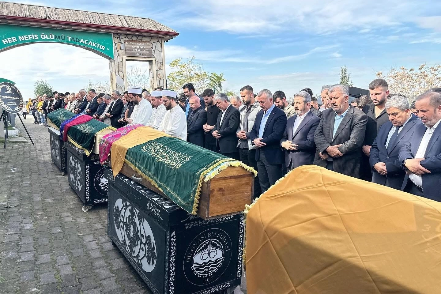 Dilovası yangınında hayatını kaybedenler son yolculuğuna uğurlandı