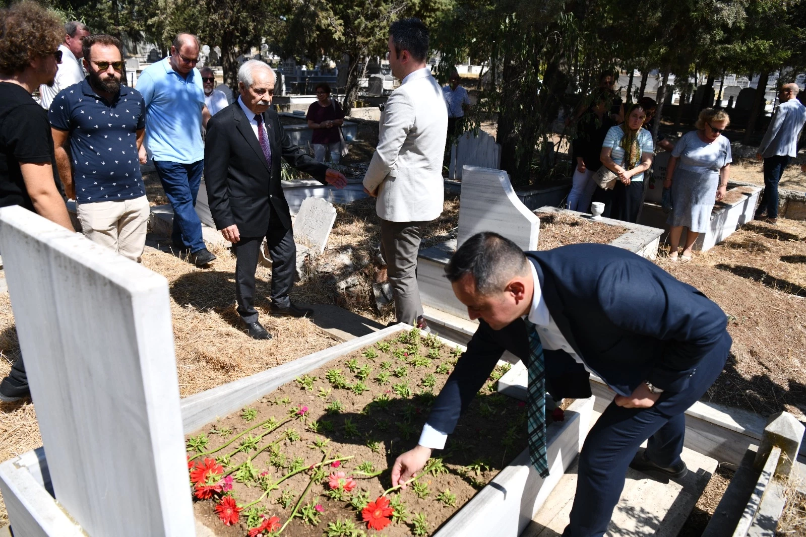Keşan’da merhum yerel yöneticiler mezarları başında anıldı