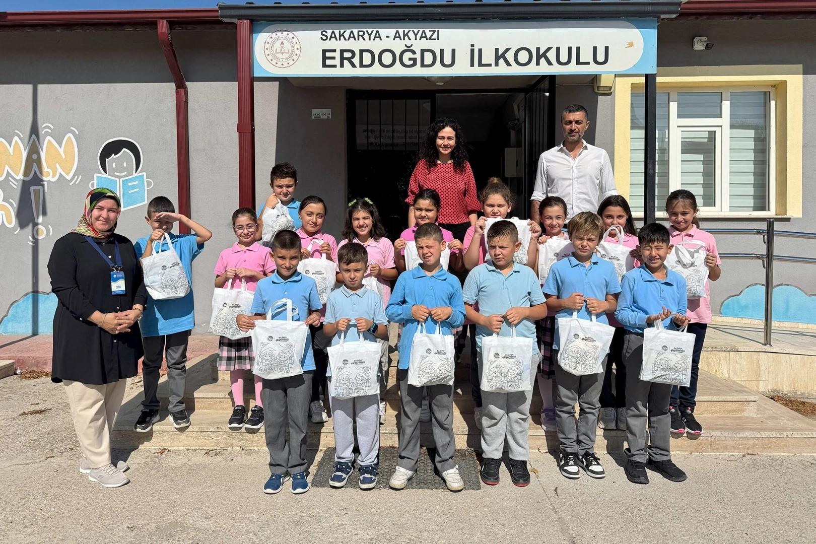 Sakarya Büyükşehir eğitimin ilk haftası miniklerin yanında