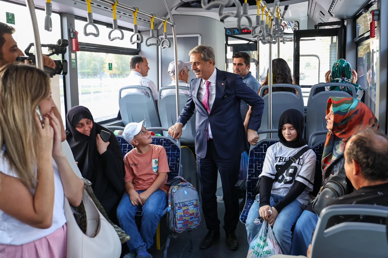 Sakarya metrobüs hattı genişletildi... Başkan Alemdar, vatandaşlarla birlikte yolculuk yaptı