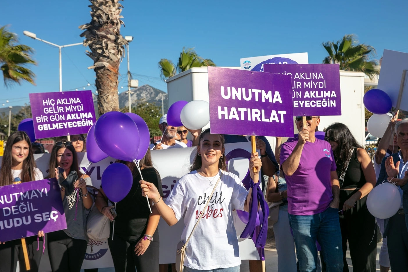 İzmir Güzelbahçe’de Dünya Alzheimer Günü yürüyüşü