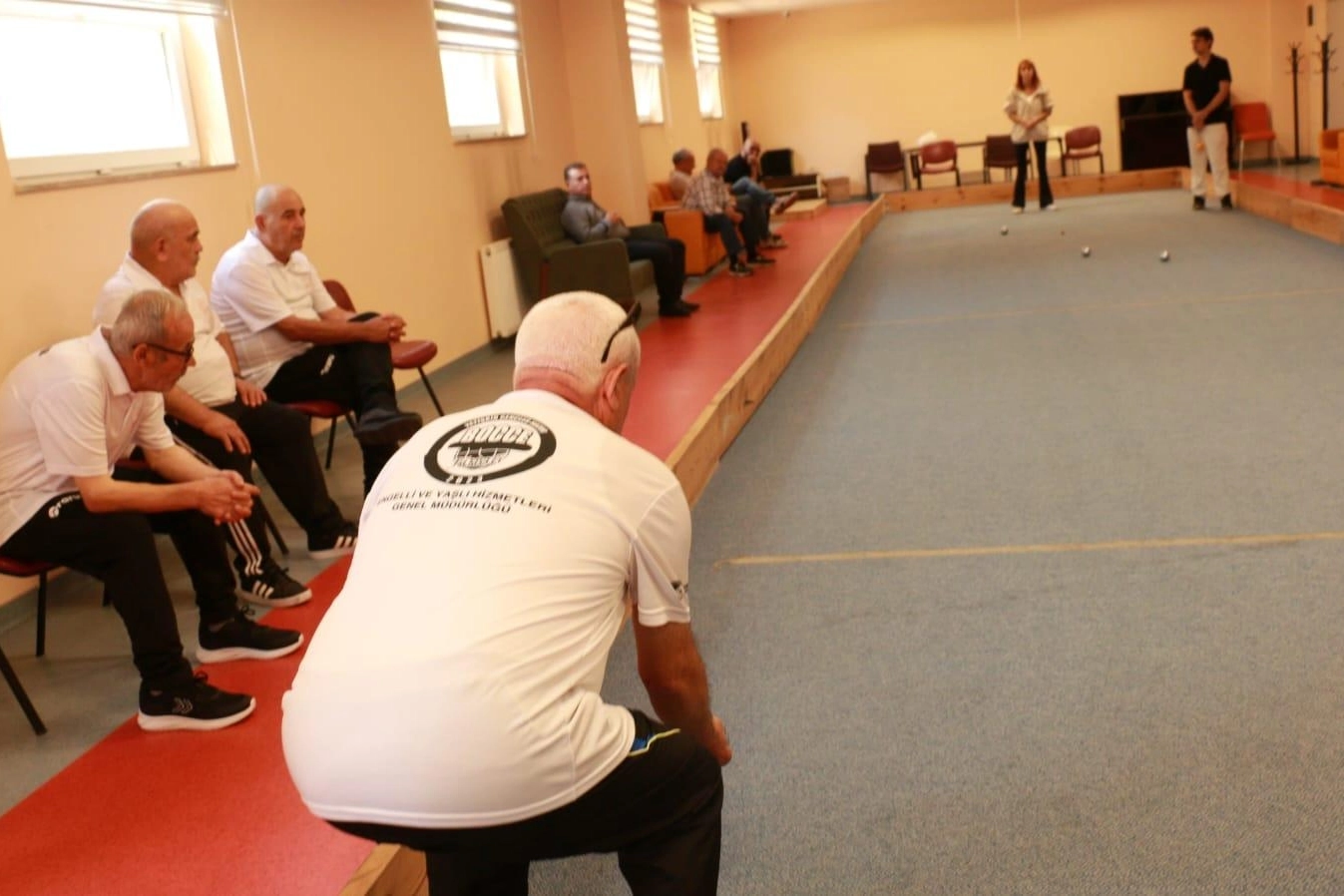 Bursa’da huzurevi sakinlerinden dostluk maçı