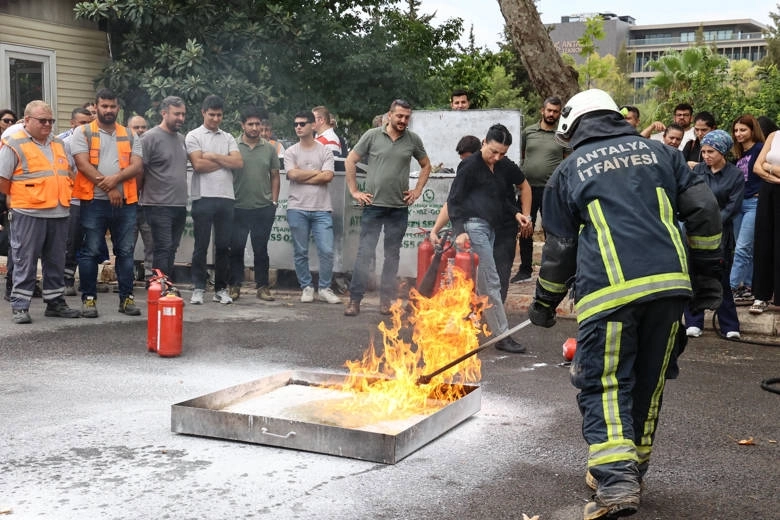 Antalya Büyükşehir’den personeline yangın güvenliği eğitimi